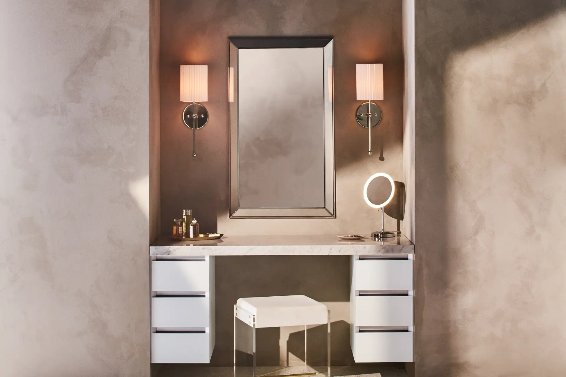 230111 ROBERN SET 01 Murray Hill 0085 HERO VERT DK 9VERS V2 150 CABLIGHTS OFF V2 QC