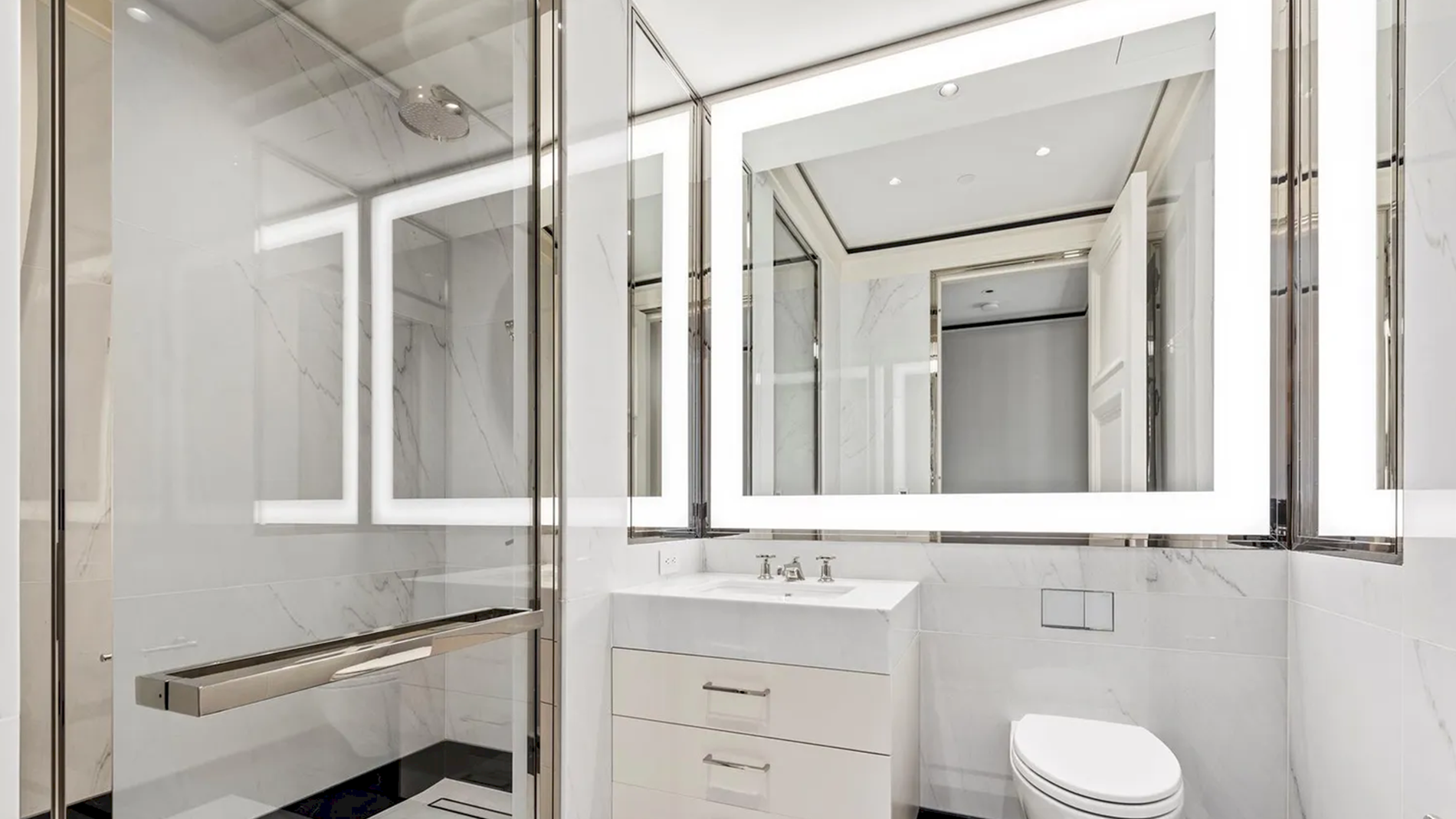 Robern styled bathroom