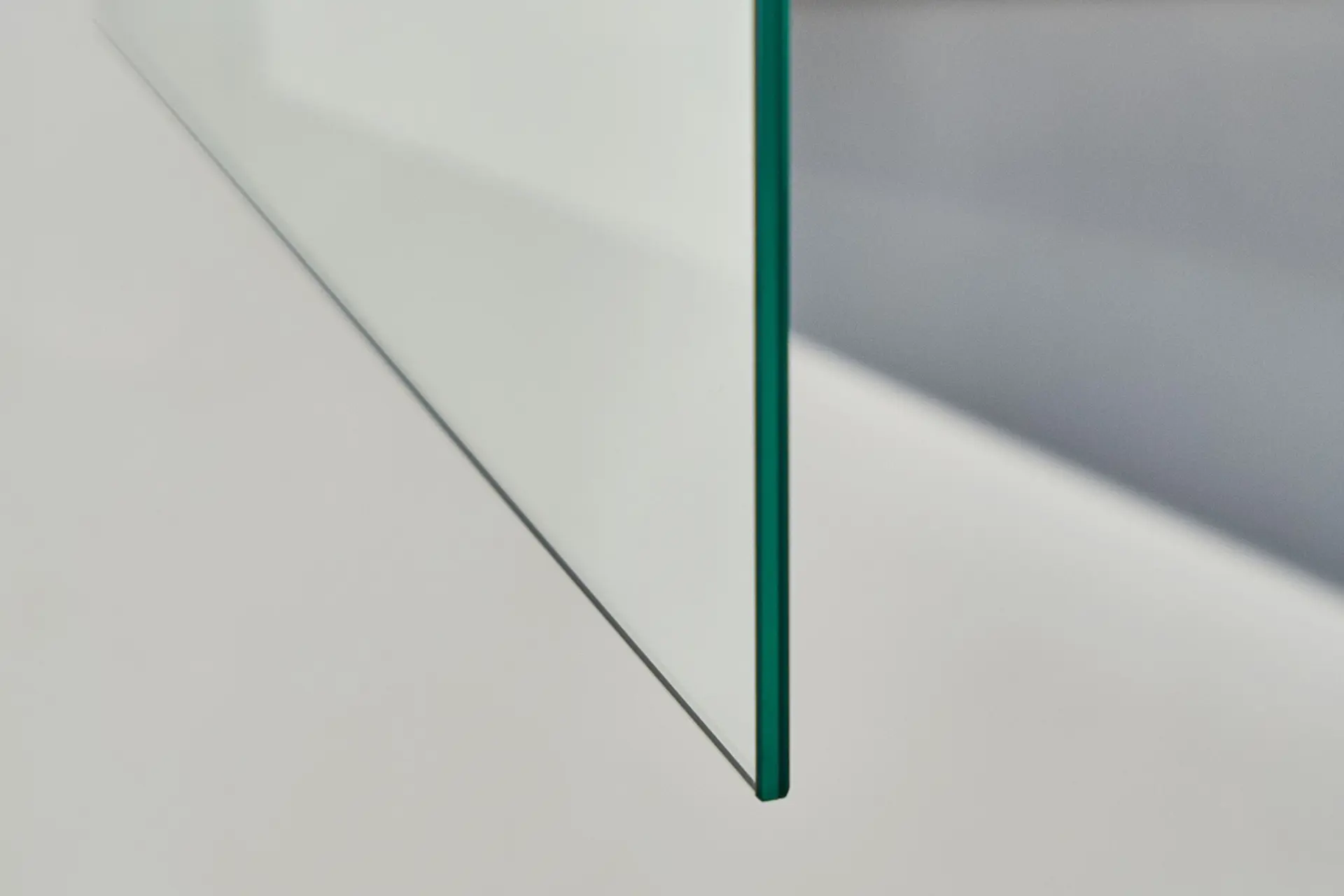 210622 ROBERN R3 SERIES CABINETS SHOT 05 038 Hero V2 (1)