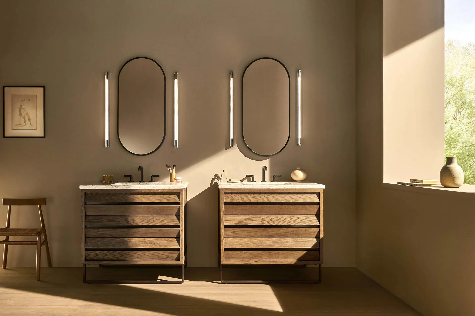 231212 ROBERN SHOT 07 PILL WALL MIRROR FULL STRAIGHT 0092 V2 (1)